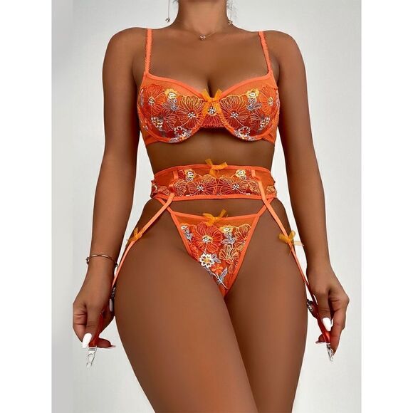Sexy Floral Embroidery Lingerie Set - Picture 7 of 8